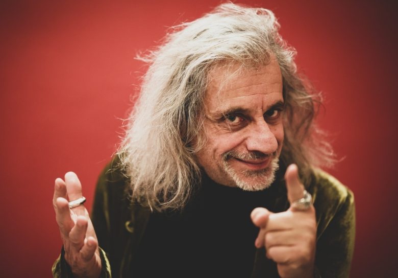 Bergonzoni: “Sui social hai consensi ma perdi i sensi. Vi spiego cos’è la Crealtà