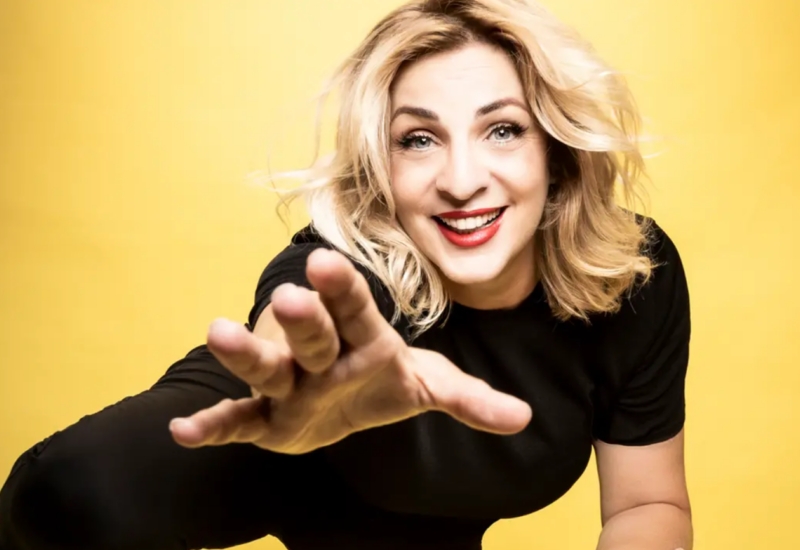 Elena Di Cioccio e “ProPositiva 2.0”: come ridere dei propri imbarazzi e luoghi oscuri